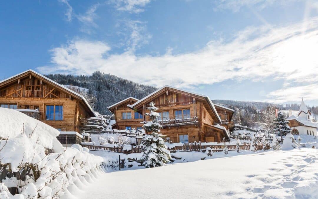 Ein Wintermärchen im Almdorf in Österreich